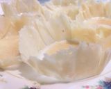 Foto del passaggio 4 della ricetta Cestini di parmigiano all'insalata