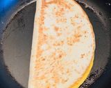 Sajtos omlett tortillában recept fázis 3 fotója