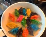 Foto langkah ke 5 dari resep Rainbow Gyoza Babi Udang Non Halal.