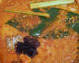 Foto langkah ke 2 dari resep Ayam Suwir Daun Jeruk.