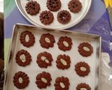 Foto langkah ke 3 dari resep Cookies Chocochip & Almond rumahan.