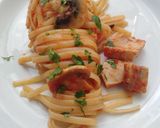 Foto del passaggio 5 della ricetta Linguine con sugo di spada e funghi
