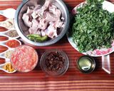 A picture of step 1 of Khushbudar Laziz Methi Gosht.