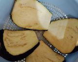 Foto del passaggio 2 della ricetta The Green & Golden Meat-Lovers Eggplant Stack