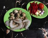 Foto langkah ke 1 dari resep Udang dan Telur Puyuh Balado.