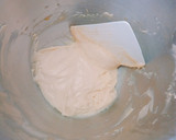 Foto del passaggio 3 della ricetta Bignè craquelin con panna e lamponi