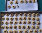 Foto langkah ke 4 dari resep Kue Semprit Mawar.