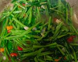 Foto langkah ke 4 dari resep Tumis Kangkung Terasi.