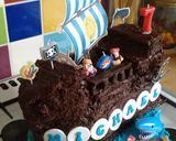 A picture of step 14 of Vickys Pirate Galleon Cake!.