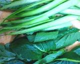 A picture of step 1 of Komatsuna Pesto Genovese.