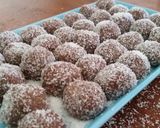 A picture of step 4 of Tim Tam Choccy Balls.