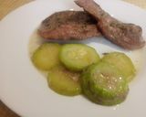 Foto del paso 8 de la receta: Filetes de contramuslo de pavo con calabacín al horno