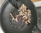 A picture of step 3 of Hokkien mee.