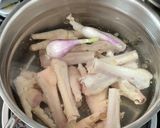 Hình bước làm 1 của món Chân Gà Ngâm Sả Tắc