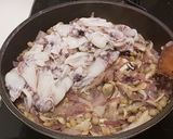 Foto del paso 6 de la receta: Calamarcitos encebollados con Gandules verdes y Setas