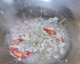 Gambar langkah 2 resipi Telur masak lemak putih.