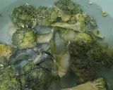Foto langkah ke 2 dari resep Ayam Suwir Brokoli.