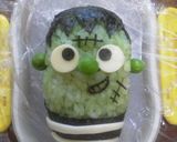 A picture of step 4 of Frankenstein Monster and a Skull Halloween Character Bento.
