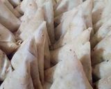 A picture of step 4 of Aloo ka samosa.