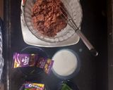 A picture of step 2 of Bourbon biscuits cake.
