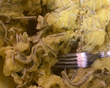 Foto del paso 7 de la receta: Patatas rellenas de gulas con gambas
