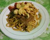 Foto langkah ke 7 dari resep Mi goreng kuah kacang.