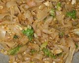 Foto langkah ke 4 dari resep Kwetiau goreng.