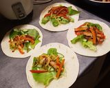 Csirkés wrap sült és friss zöldségekkel, snidlinggel recept fázis 4 fotója