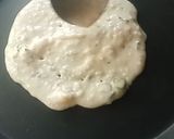 A picture of step 6 of Sabudana chilla with Hari chutney.