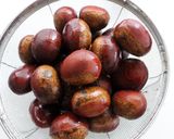 A picture of step 1 of Simmered Chestnuts.