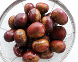 A picture of step 1 of Simmered Chestnuts.