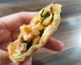 Foto langkah ke 6 dari resep Martabak telur sosis.