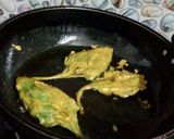 A picture of step 5 of Palak pakoda chaat.