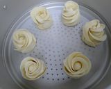 A picture of step 9 of Rose Shaped Steamed Bread.