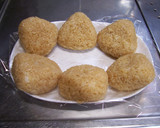 A picture of step 4 of Toasted Onigiri with Leftover Rice.