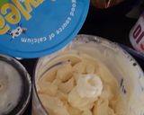 A picture of step 3 of Cream, creamed cheeses and honey dessert.