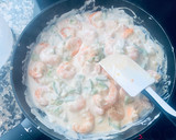 Foto del paso 2 de la receta: Pasta con calabacín y gambas