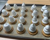 Foto del passaggio 5 della ricetta Moretti - Meringhe al Dulce de Leche e Cioccolato