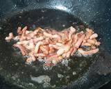 Foto del paso 2 de la receta Huevo frito y espaguetis de calabacín al ajillo con bacon