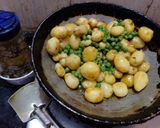 ছোট আলুর দম (choto aloo dum recipe in Bengali) রেসিপি ধাপ - 3 ছবি