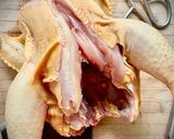 Foto del paso 1 de la receta: Pollo a la cerveza con verduras (sin horno)