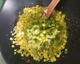 Foto langkah ke 4 dari resep Tumis Pare Jagung.