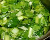 Hình bước làm 2 của món Canh cải thìa nấu thịt xay