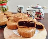 Foto langkah ke 5 dari resep Classic Baked Mooncake (Halal).
