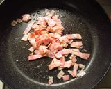 A picture of step 2 of Spinach and Bacon Cream Pasta.