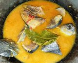Foto langkah ke 4 dari resep Ikan Tongkol Bumbu Kuning Pedas.