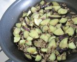 A picture of step 3 of Eggplant and Ground Meat Butter-Ponzu Flavored Pasta.