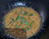 A picture of step 3 of Tadka idli.