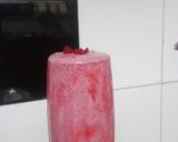 A picture of step 3 of Strawberry milkshake.