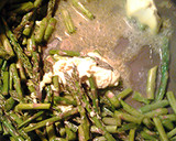 A picture of step 1 of Cucumber and asparagus soup.